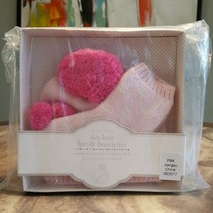 Knit hat & booties set